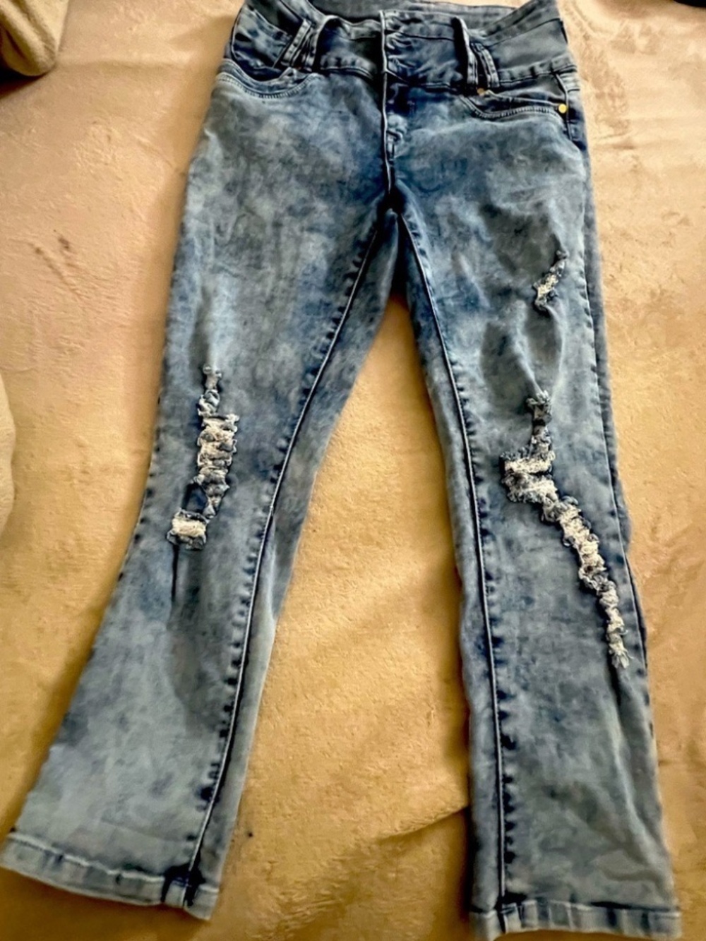 BENAVA SIZE 7 JUNIORS DISTRESSED STONE WASHED CAPRI JEANS LOT5929